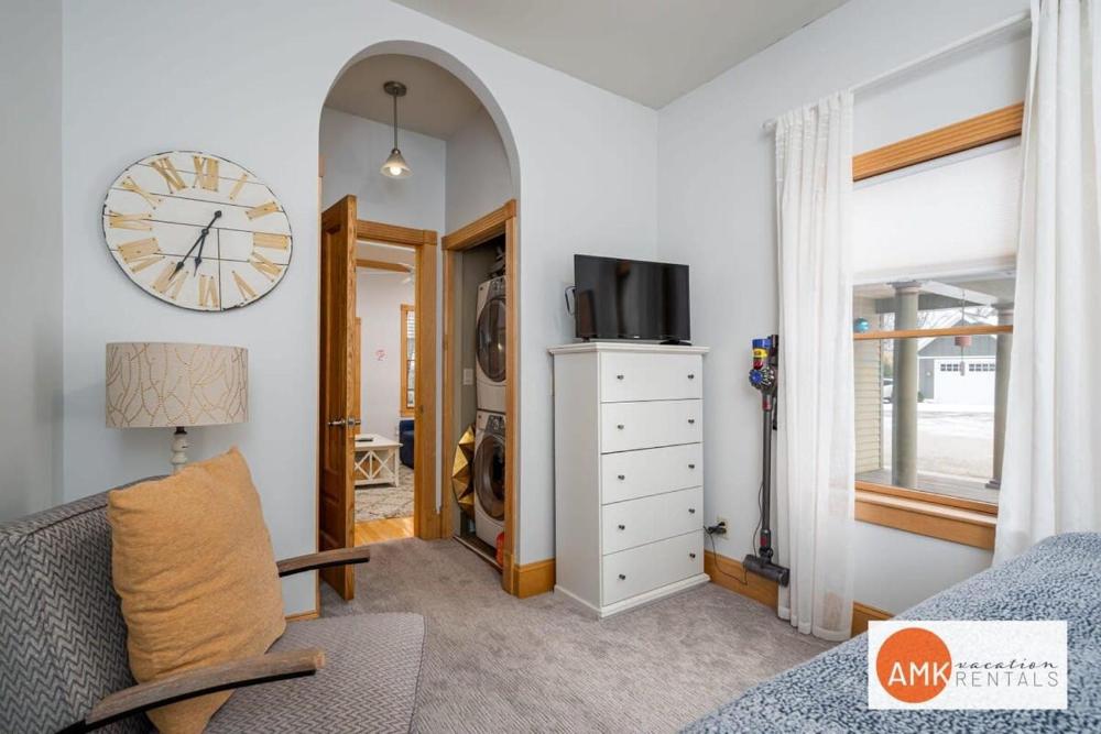 Lake Life Getaway - Condo near downtown!